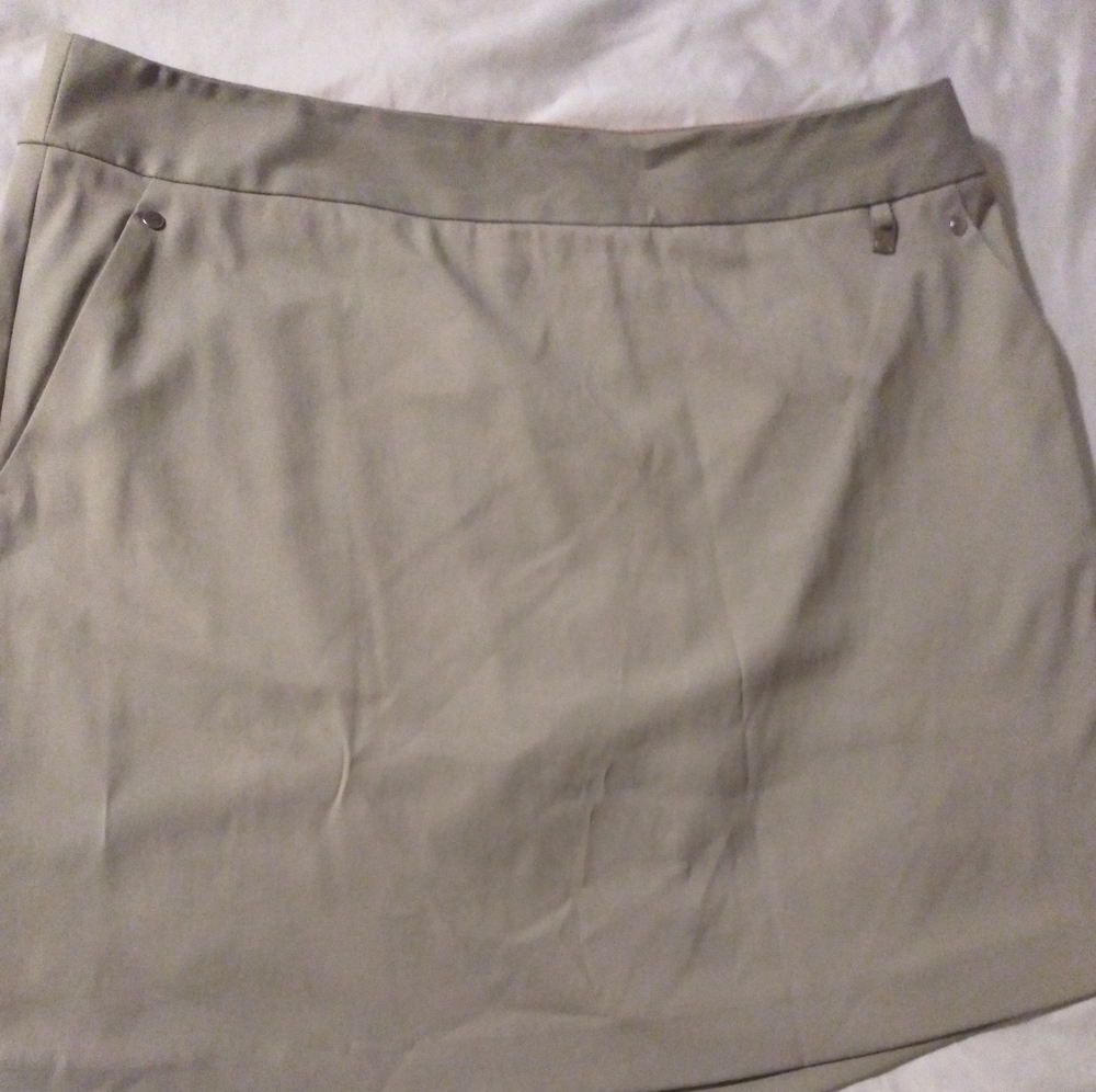 SHORT CUTTER BUCK CBDRYTEC SIZE 16 AND COLOR TAN